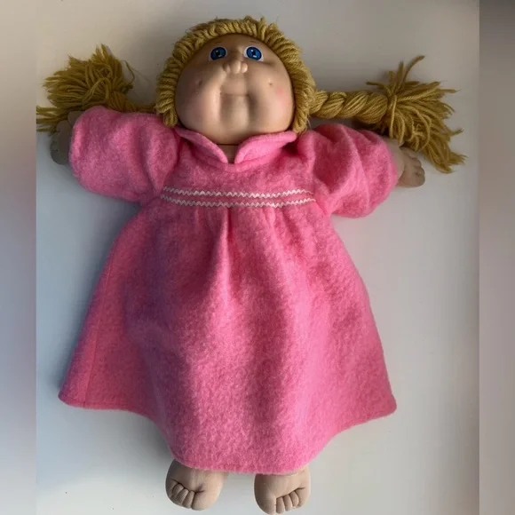 Vintage Cabbage Patch Kids Doll with Butterscotch Hair and Blue Eyes - Picture 3 of 13